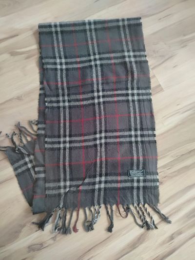 Szalik marki Burberry szary w kratkę